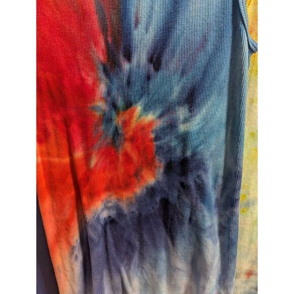 5/25 Pair of Tie Dye Tanks - Picture 7 of 9